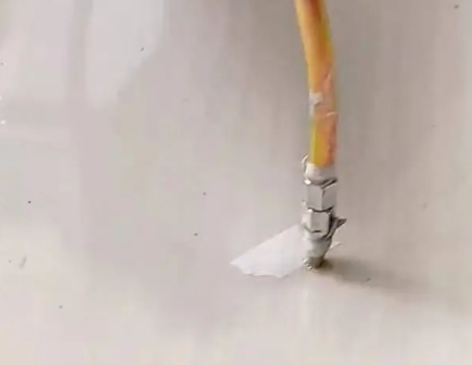 宁洱瓷砖空鼓维修公司专业解答在瓷砖铺贴过程中，如果使用的砂料过粗（如全部使用了粗砂），可能会导致以下问题